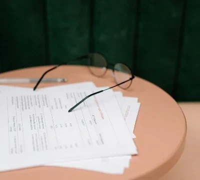 Informes sobre vehículos y seguros vigentes.